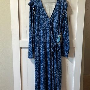 Beautiful blue flower wrap dress NWT
